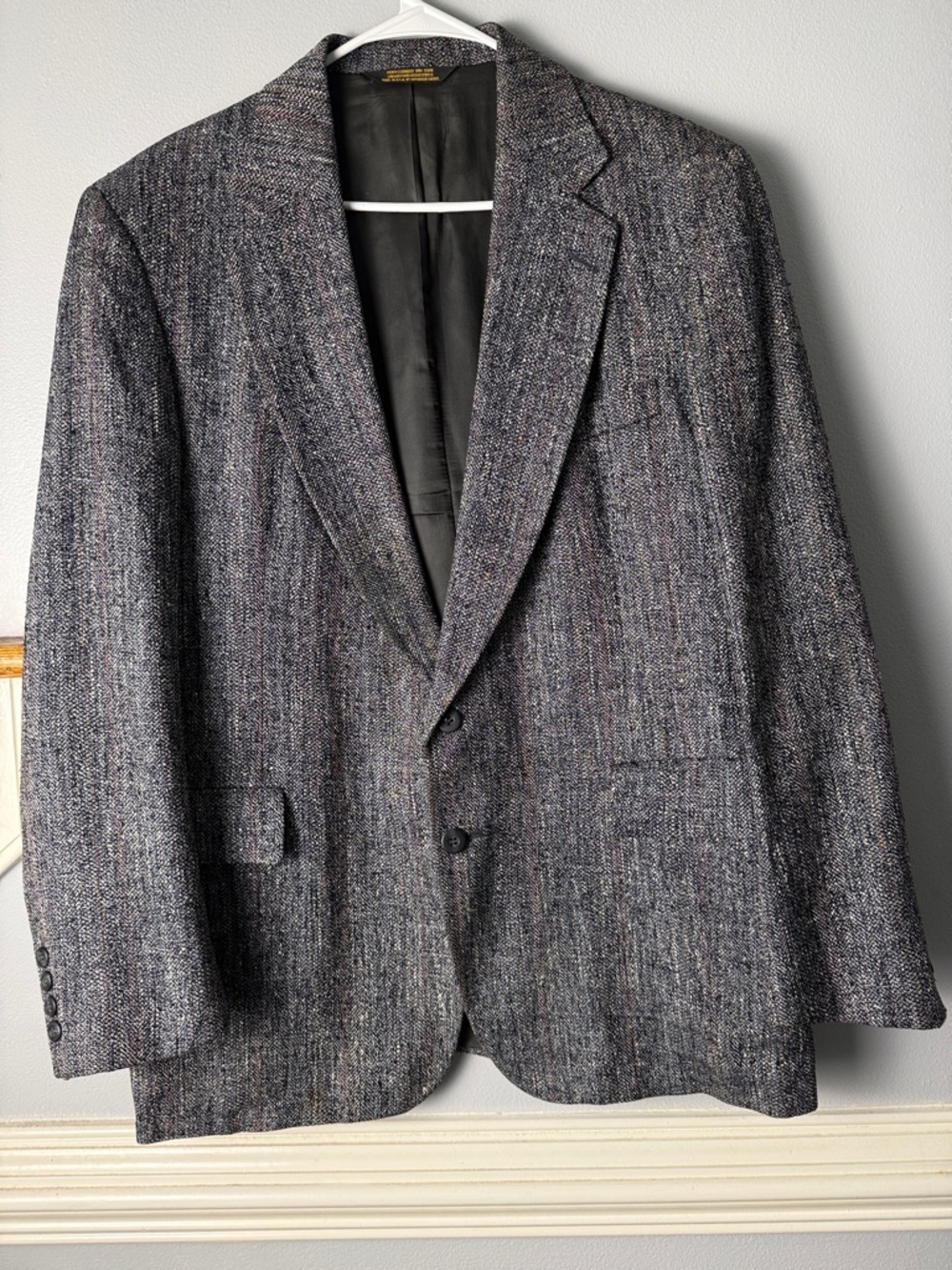 Vintage 100% silk Men's Gray Tweed Sport Coat - Textured Notch Lapel